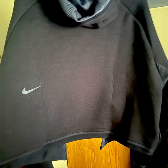 Nike Tech zip up! Extra crop Womens XL..very  roomy . Like new condition ! - Picture 3 of 4